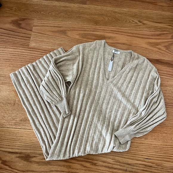 Rumored sweater dress - Picture 1 of 4
